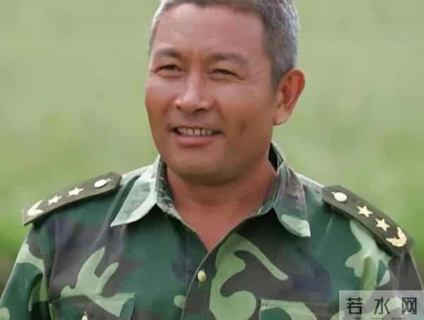 从草根到国家一级演员,拍戏赚的钱给老婆,但帅气儿子成他的心病