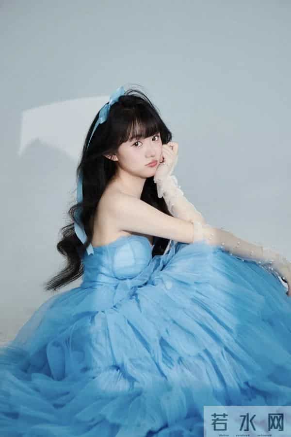 汤音璇｜梦幻蓝裙少女，甜美可爱，举手投足间尽显优雅！