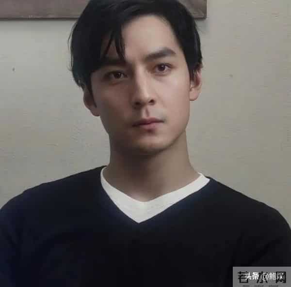 结婚十五年十年不同房,吴彦祖晒出妻子合照,皮肤粗糙尽显老态