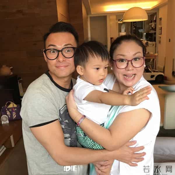 52岁香港著名男星含泪为妻筹款，急募70万换肝手术费