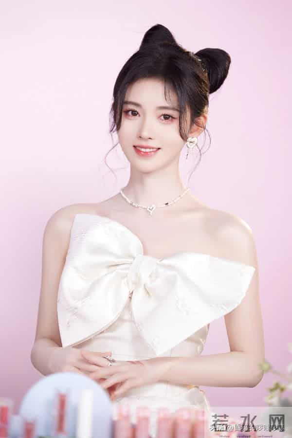 甜妹天花板 vs 四千年美女!田曦薇鞠婧祎谁更受网友喜欢?