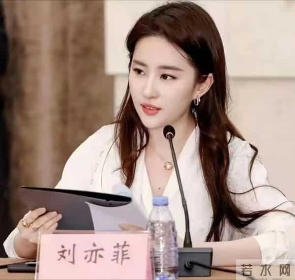 离的离,散的散!反倒是被嘲38岁还“没人要”的她,活得最潇洒