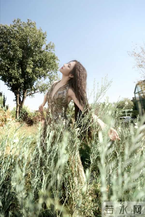 李兰迪,长开了,也长大了