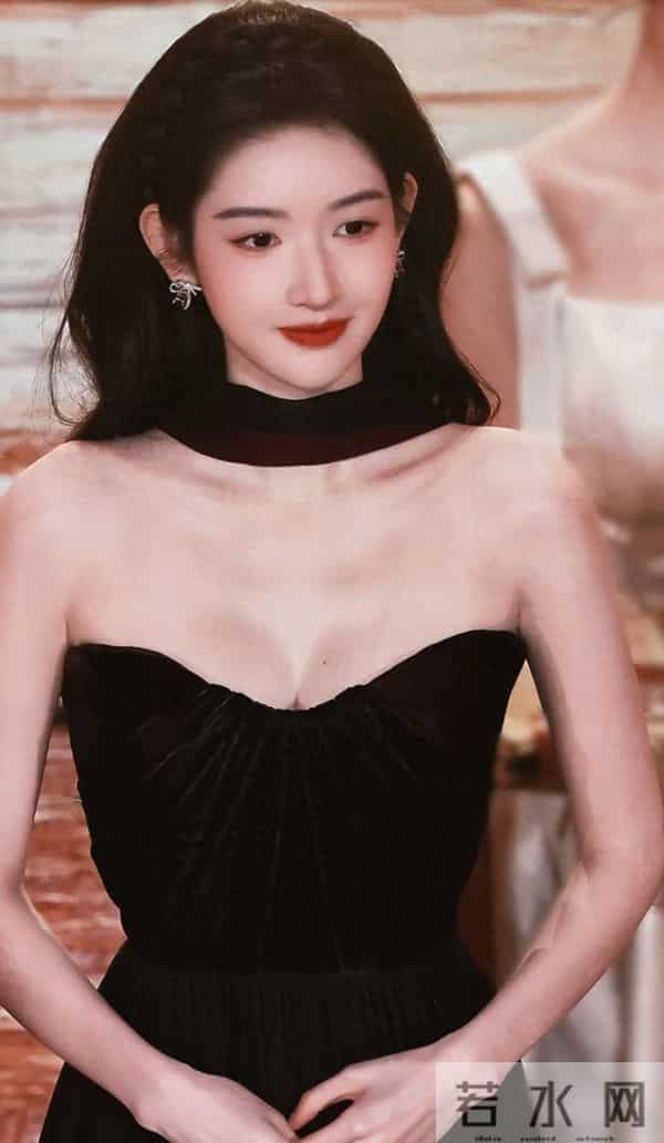 王玉雯低胸礼服 大方展示好身材