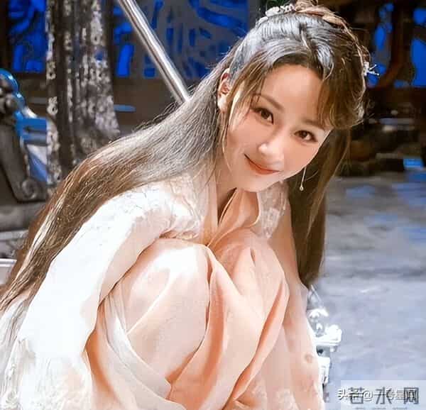 张一山未送生日祝福,戳穿32岁杨紫的江湖地位,李现的话一针见血