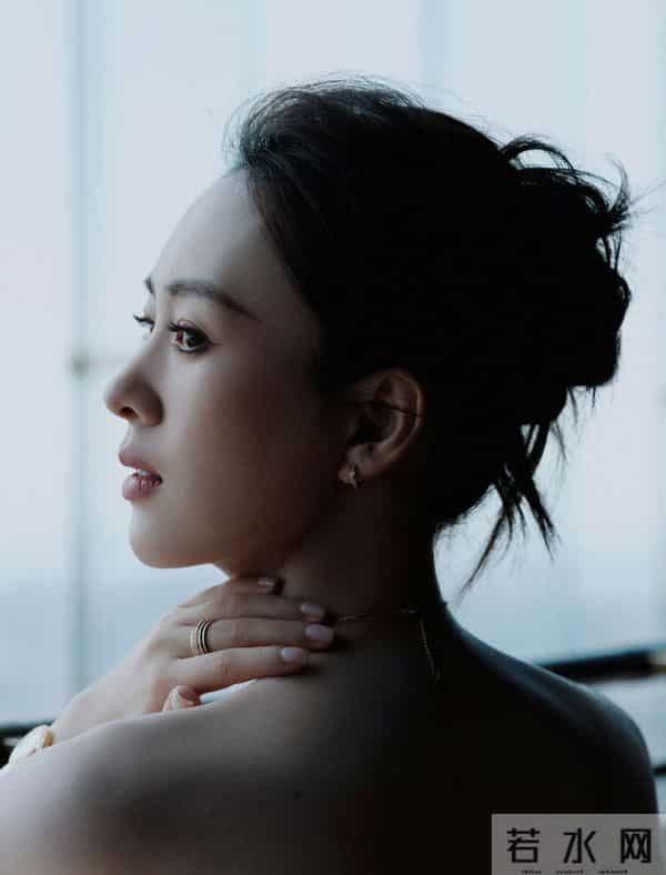 童瑶:白裙倩影,优雅生姿