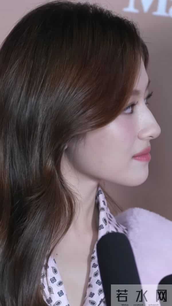 李兰迪这皮肤也太绝了吧,白里透红不说 好细腻清透呀,辨识度也高