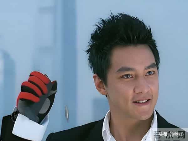 结婚十五年十年不同房,吴彦祖晒出妻子合照,皮肤粗糙尽显老态