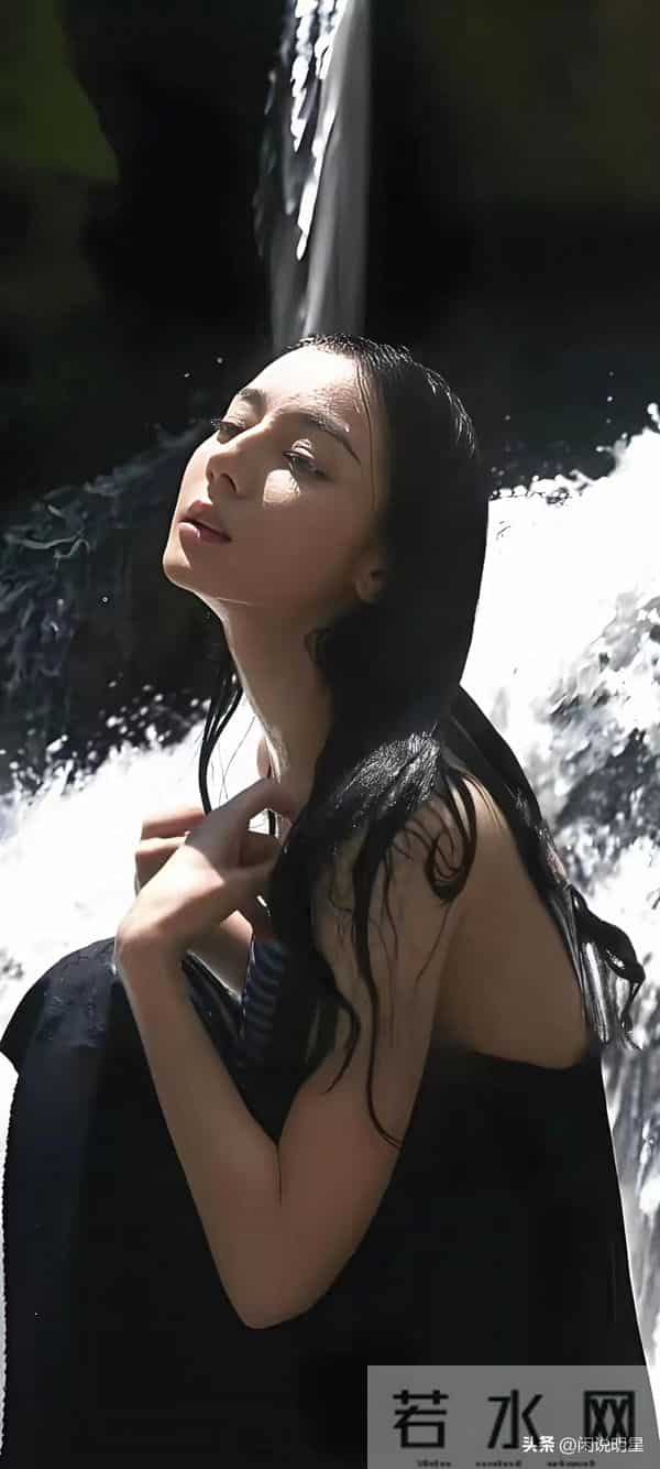 迪丽热巴—珍藏性感照：这“异域神颜”太蛊！每一张都是心脏暴击