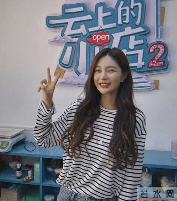 沈梦辰私密饭局曝光！亲手为汪涵盛汤，51岁涵哥胡子花白惊呆网友