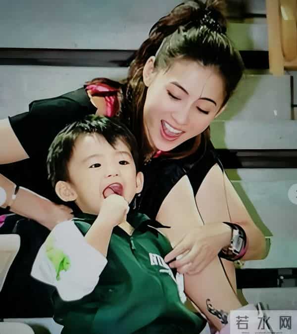 张柏芝含泪坦言:最后悔这件事全网瞬间炸锅