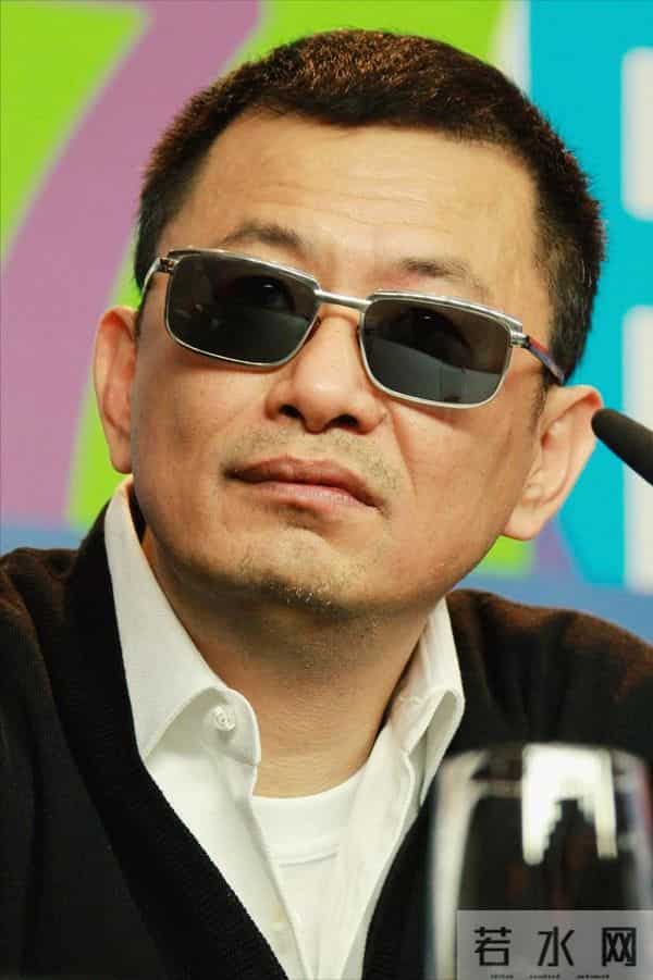 王家卫一个做法让古二翻脸，3年兼任4个职位，3000薪水干30万的活