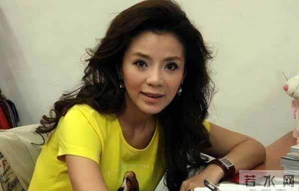 “央视一姐”朱迅的落寞，是整个主持界的悲哀，令人惋惜不已