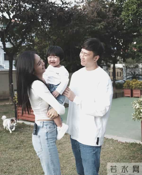 TVB前长腿女神晒近况!四个月大女儿撞脸蒙奇奇,婚后三年抱俩