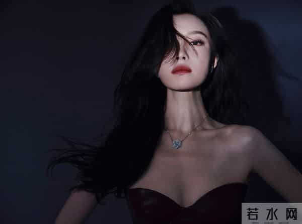 宋茜｜酒红色皮裙风情万种