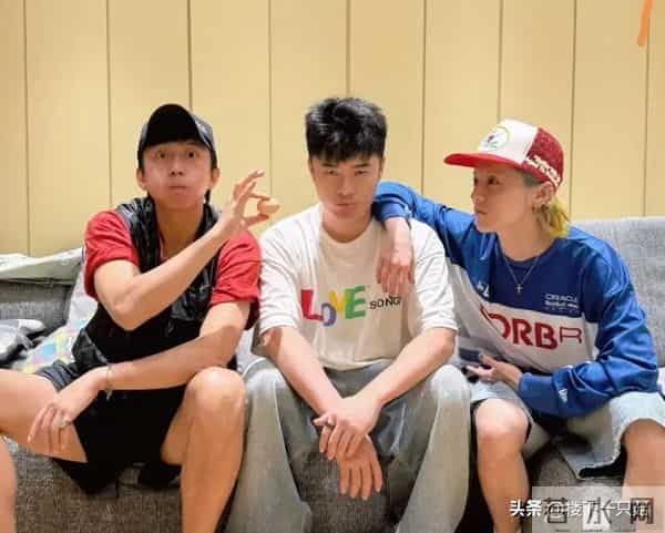 陈赫生日照凹造型耍帅 邓超喊话40岁了稳重点 鹿晗让他少吃小龙虾