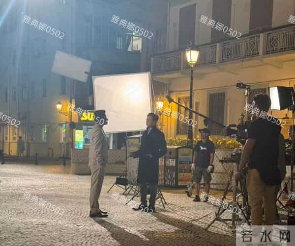澳门偶遇张智霖拍戏,54岁的他跟39岁的高海宁搭戏像同龄人好年轻