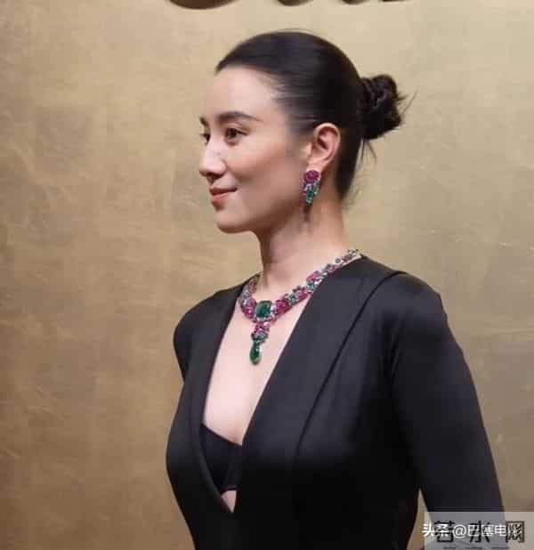 北京这一夜，巩俐雍容华贵，那英变得好时髦，郭晶晶低调地赢了