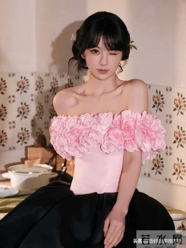 甜妹天花板 vs 四千年美女!田曦薇鞠婧祎谁更受网友喜欢?