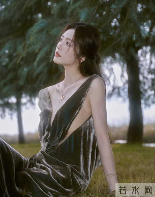 蔡文静的气质真优雅，知性又温柔，看着就舒服