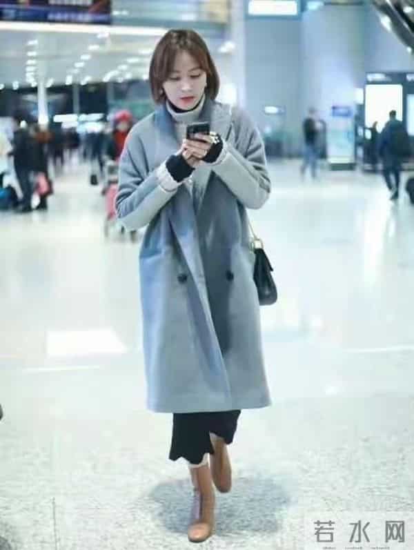 叶一茜剪了波波头短发真时髦!灰色大衣+阔腿裤+短靴,高级又洋气