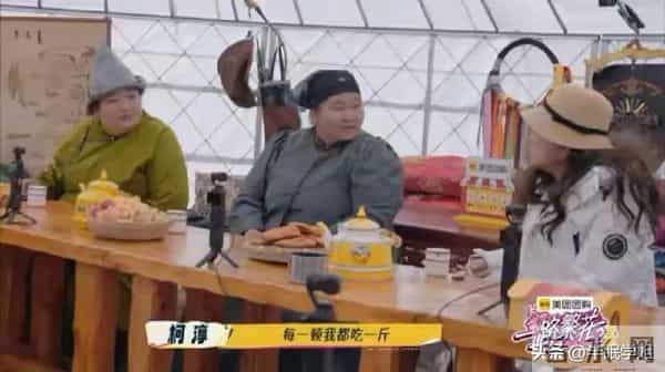 刘晓庆一天吃一斤肉，同龄人夸她年轻，摘下假发真容曝光