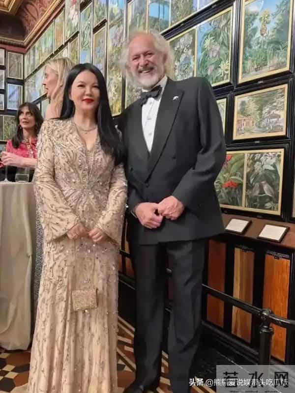 李湘减肥成功了,晒合影瘦了太多,疑回应网络负评!