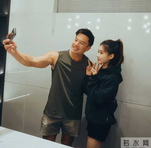 安志杰48岁在杭州露肌肉见粉丝,粉丝尖叫:男人味比西湖水还保鲜