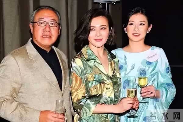 住着上亿豪宅,却无儿无女依靠弟弟养老,63岁的关之琳后悔过吗?