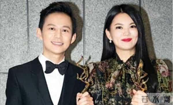 被回娘家的李湘无声炫到 客厅大得像酒店大堂 拍照破天荒只露半张脸