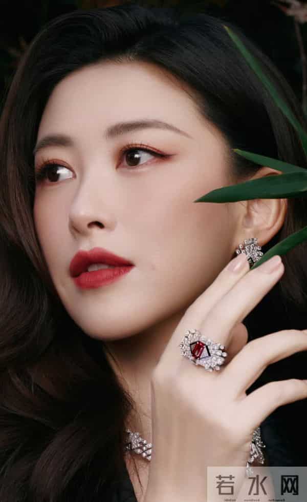 朱珠分享最新美照