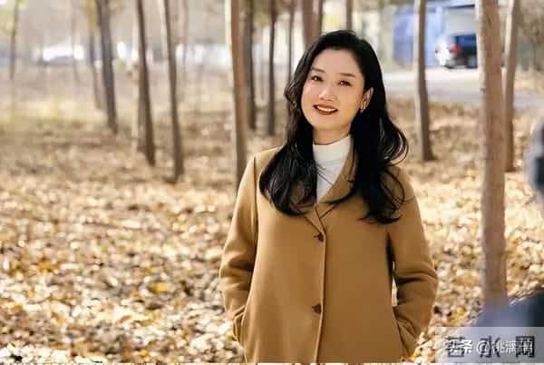 凤凰传奇的44岁玲花，怕是走上了玖月奇迹王小玮的“老路”