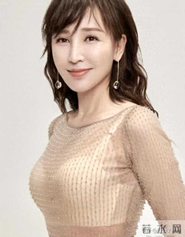 出力不讨好，地下室连生3胎的岳丽娜，为自己的年少轻狂付出代价