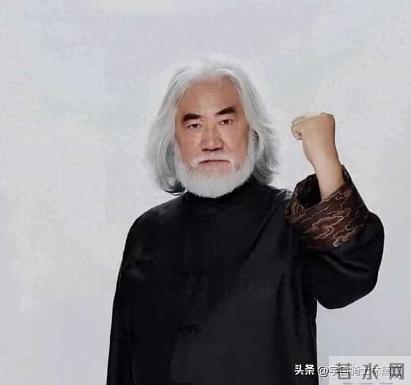 被指控涉嫌职务侵占百万才1天，张纪中被扒得精光，张艺谋说得对