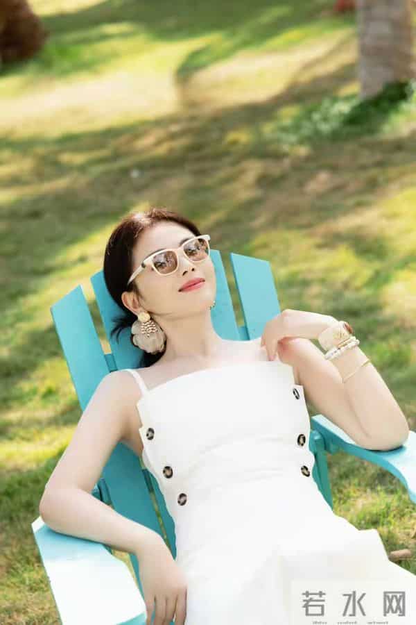 刘涛海滩靓丽风情