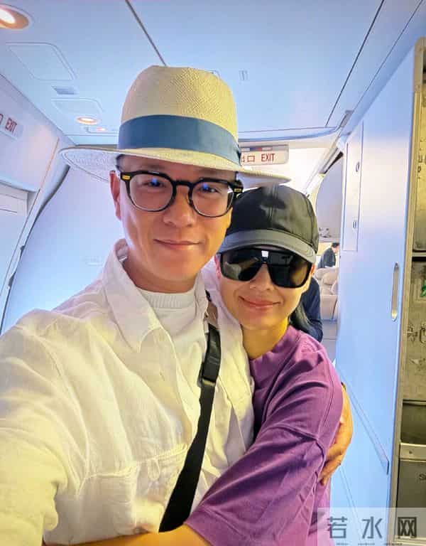 胡杏儿晒庆生美照,与李乘德甜蜜搂腰,46岁胡杏儿被宠的幸福洋溢