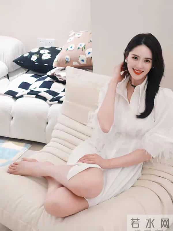 李丹儿光脚丫妆造精选