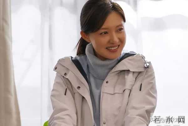 赵宝刚把她“当宝”,孙红雷对她“关爱有加”,48岁她真让人羡慕