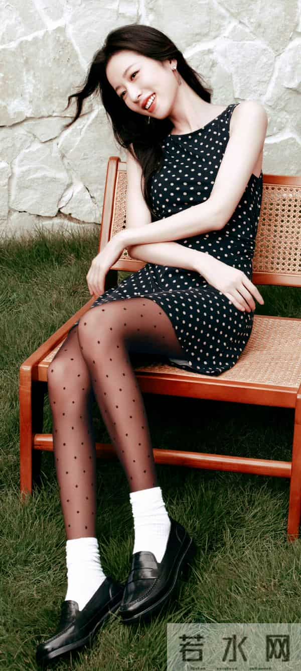 周雨彤高清黑丝美图
