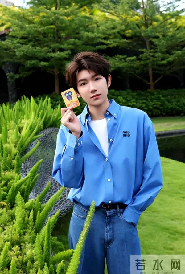 一场生日，戳穿25岁王源江湖地位，易烊千玺确实一个字都没说错