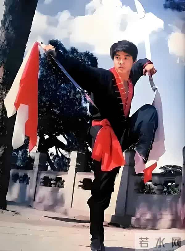 网传李连杰移植了已故少林武僧秋风的心脏！李连杰被逼脱衣自证