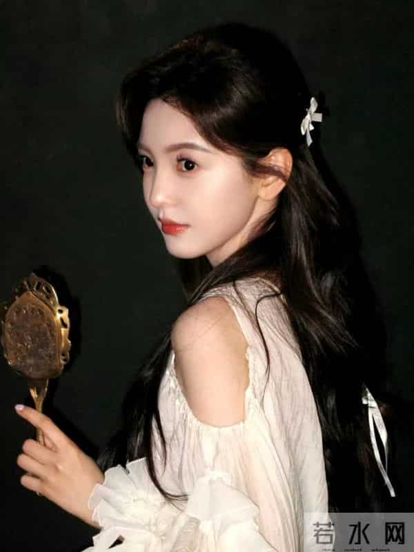 章若楠清新淡雅