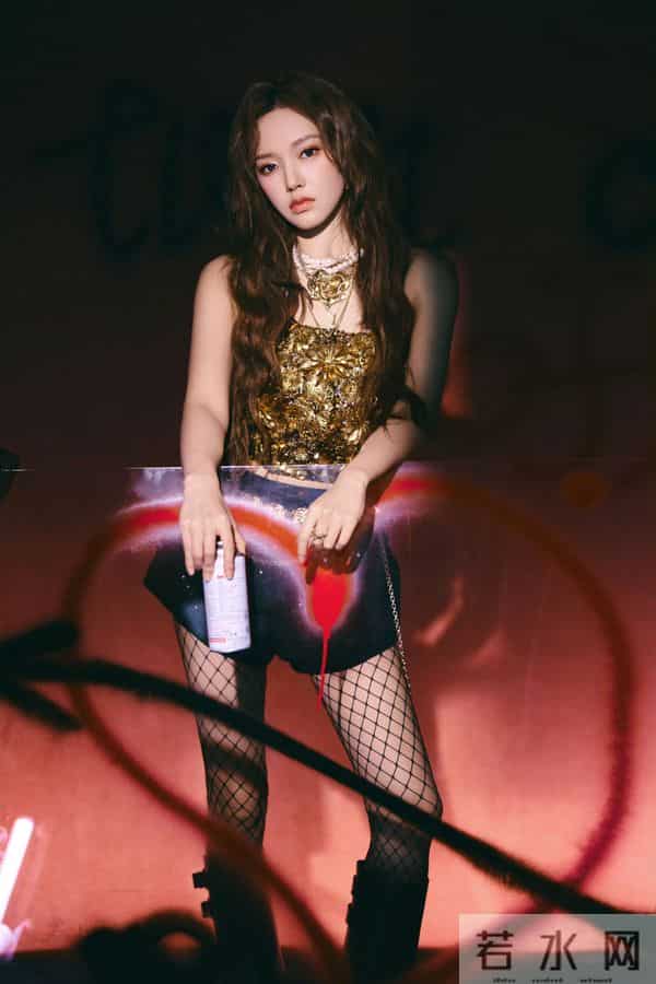程潇金色妖姬黑色渔网,耀眼夺目
