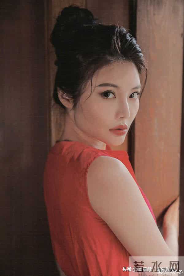 徐冬冬 大嫂美起来很上头 红裙倩影 化身温柔萌妹