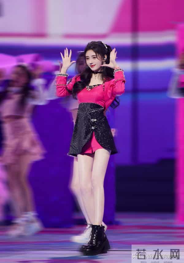 甜妹天花板 vs 四千年美女!田曦薇鞠婧祎谁更受网友喜欢?