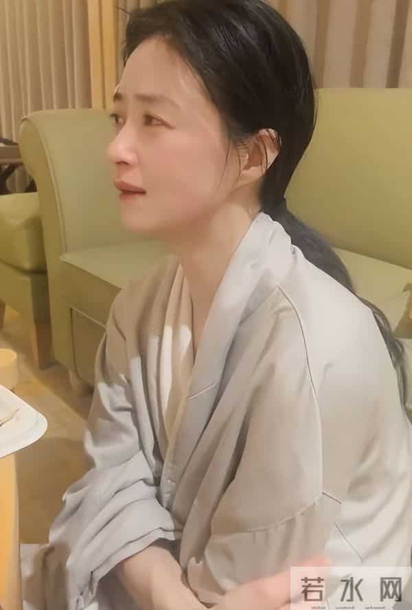 走上大S老路？42岁减肥减到哭的蒋欣，给女明星们提了个醒