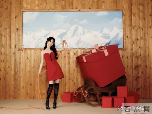 杨紫生日丝袜穿搭写真,红裙热烈,俏丽可人。