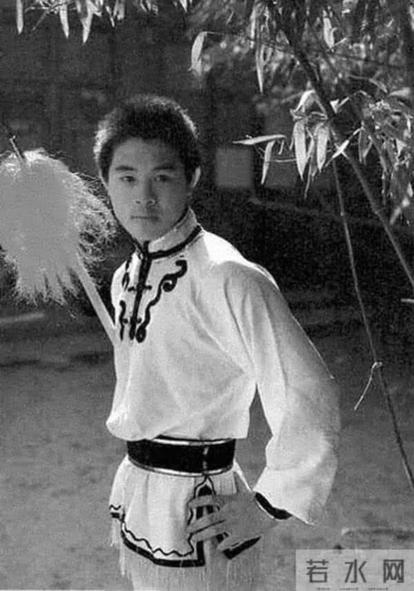 网传李连杰移植了已故少林武僧秋风的心脏！李连杰被逼脱衣自证