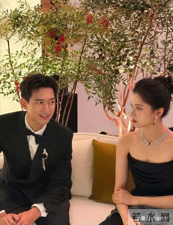 北京这一夜，巩俐雍容华贵，那英变得好时髦，郭晶晶低调地赢了