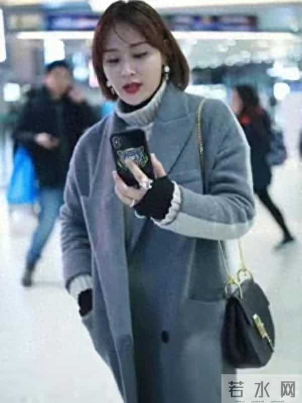 叶一茜剪了波波头短发真时髦!灰色大衣+阔腿裤+短靴,高级又洋气